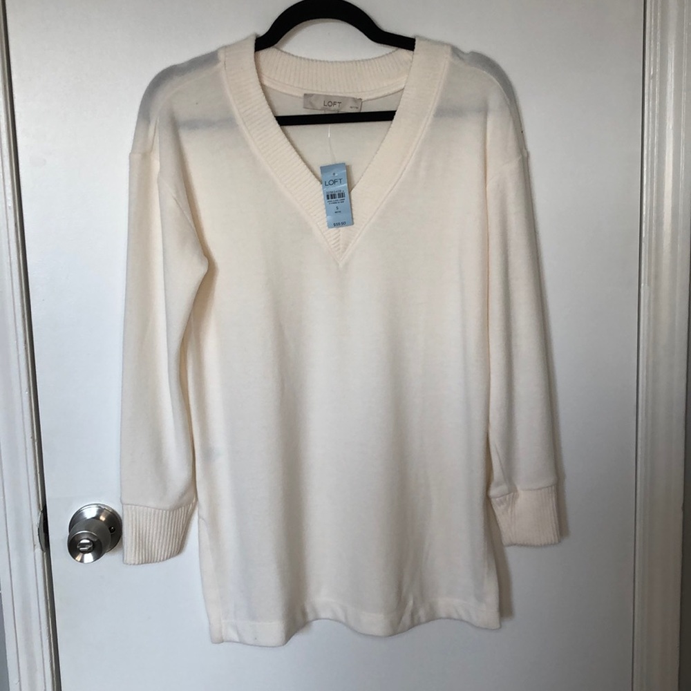 NWT LOFT Size Small Petite Super Soft Cream V Neck Sweater